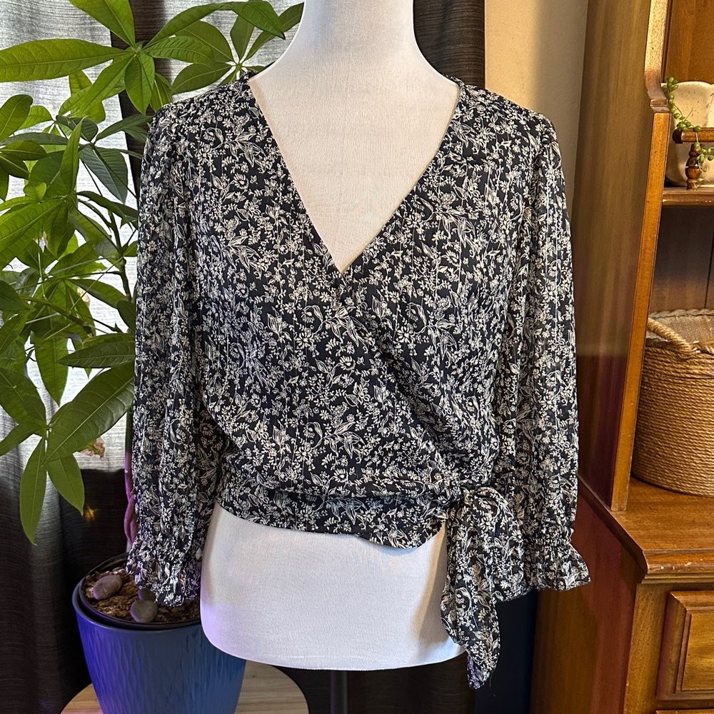 Abercrombie & Fitch Navy and White Patterned Wrap Blouse